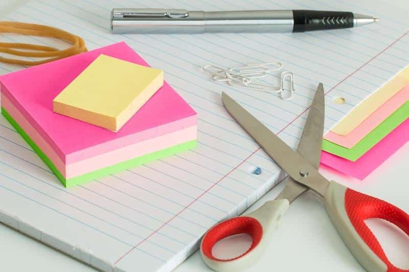 post it notes, desk, clutter