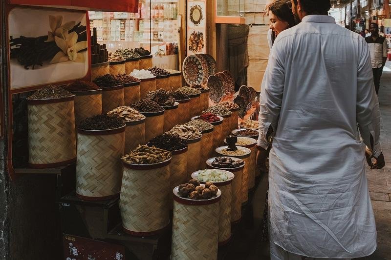 spice market, dubai souq, traditional market