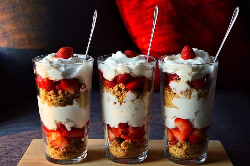 dessert, healthy, strawberries