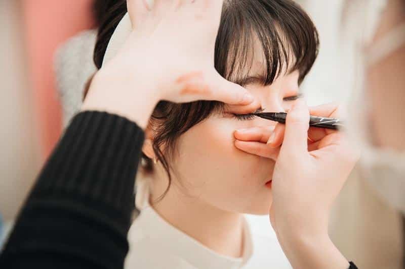How to Negotiate Wedding Makeup Artist Fees: A Bride&#8217;s Ultimate Guide to Savings