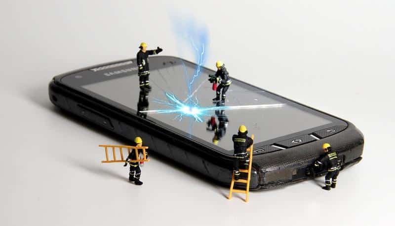 smartphone, fire fighters, miniature figures